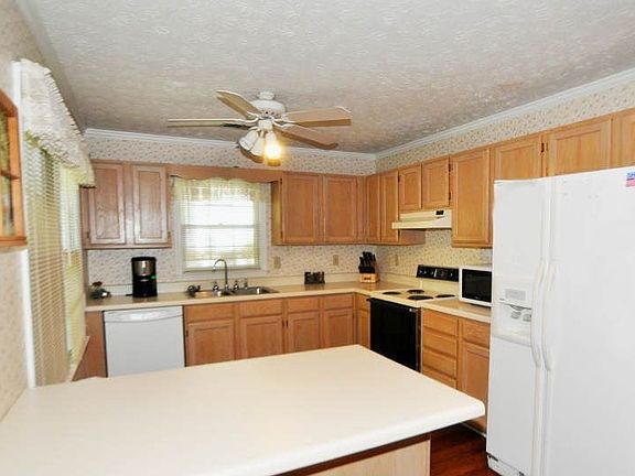 5th image of 2000 Amber Creek Dr
