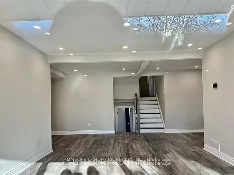 2421 Speyside Dr — Photo 1
