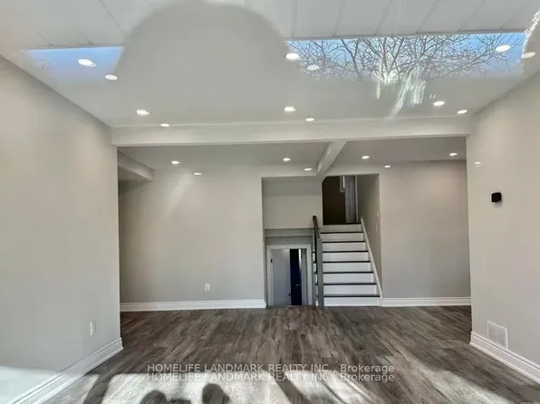 2421 Speyside Dr, Mississauga, ON L5K 1X5