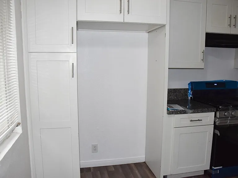 411 Kroeger St — Photo 6