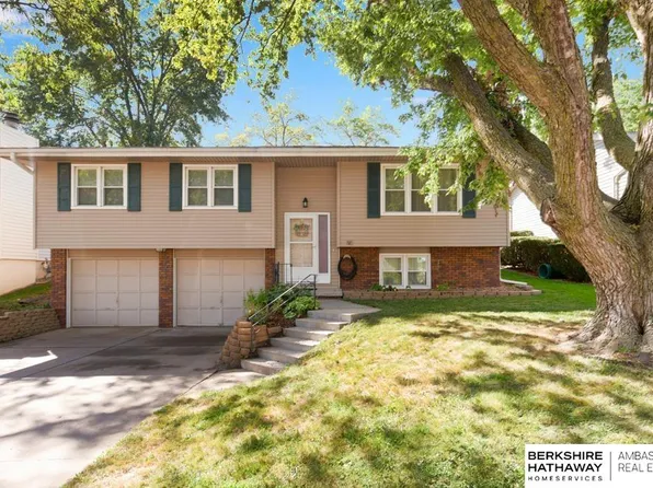 15923 Arbor Cir, Omaha, NE 68130