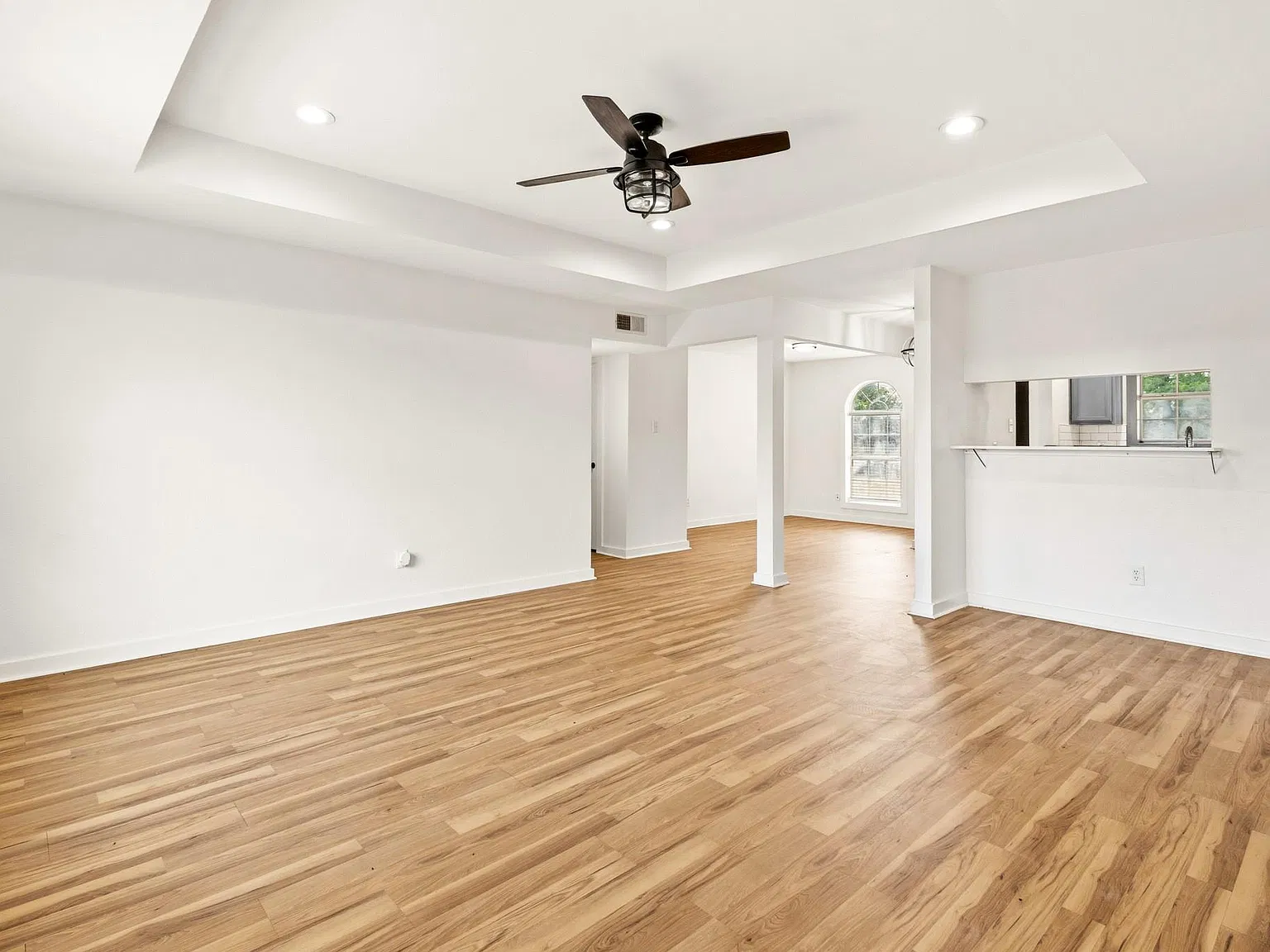 4 bed, 1447 sqft, $2,450 — Photo 4