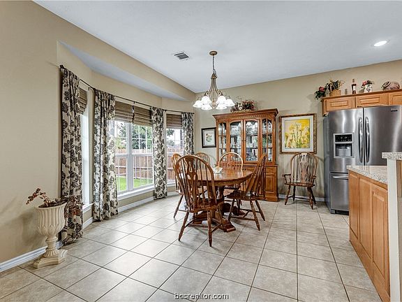 5th image of 1112 Petersburg Ct