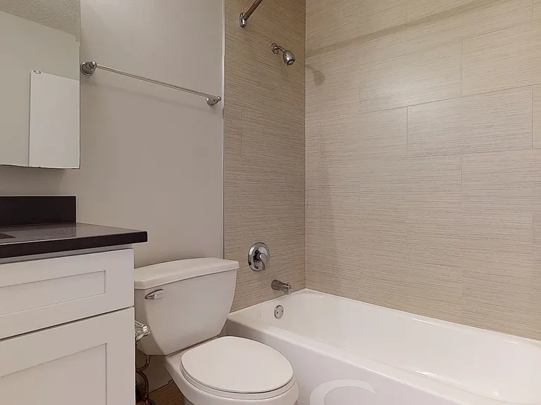 6 W Grand Ave #2201 — Photo 8