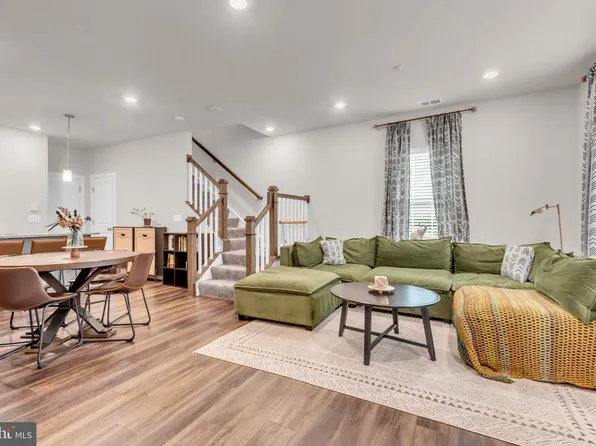 5640 Lanteen St, Lanham, MD 20706