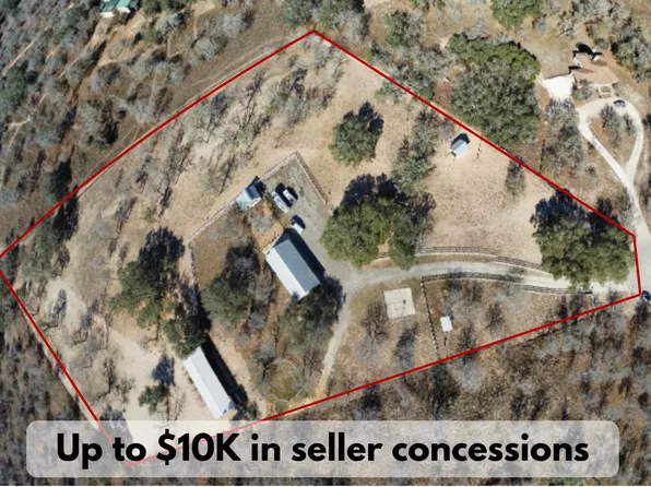 224 County Road 789, Natalia, TX 78059