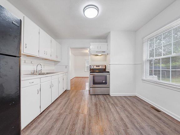 4th image of 2923 Grand Ave NW