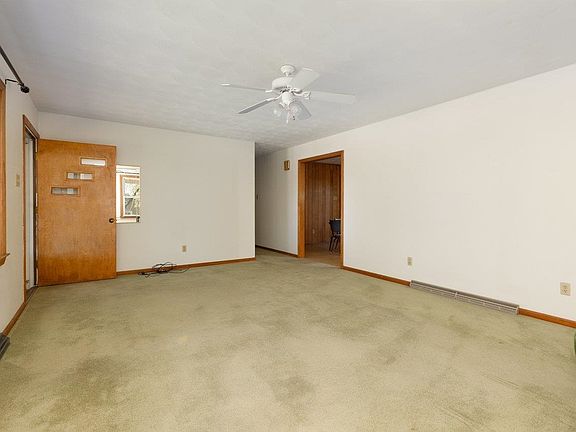 5th image of 947 Greendale Rd