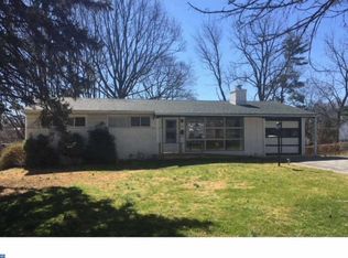 14 Greenbriar Ln, Newtown Square, PA 19073