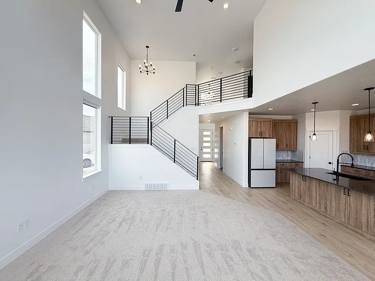 1482 W Russo Dr — Photo 10