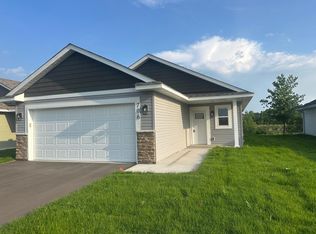 706 Cherrywood Ln NE, Isanti, MN 55040