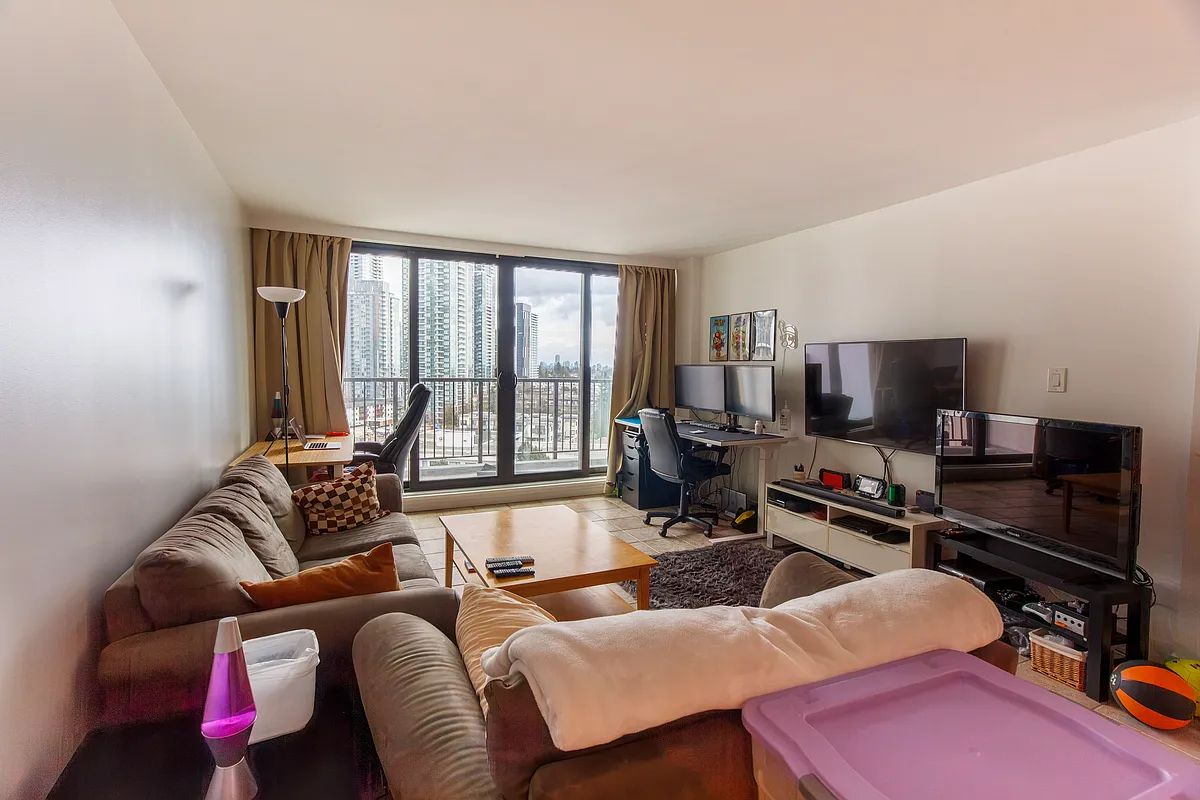Building Photo - 4165 Maywood St #1403