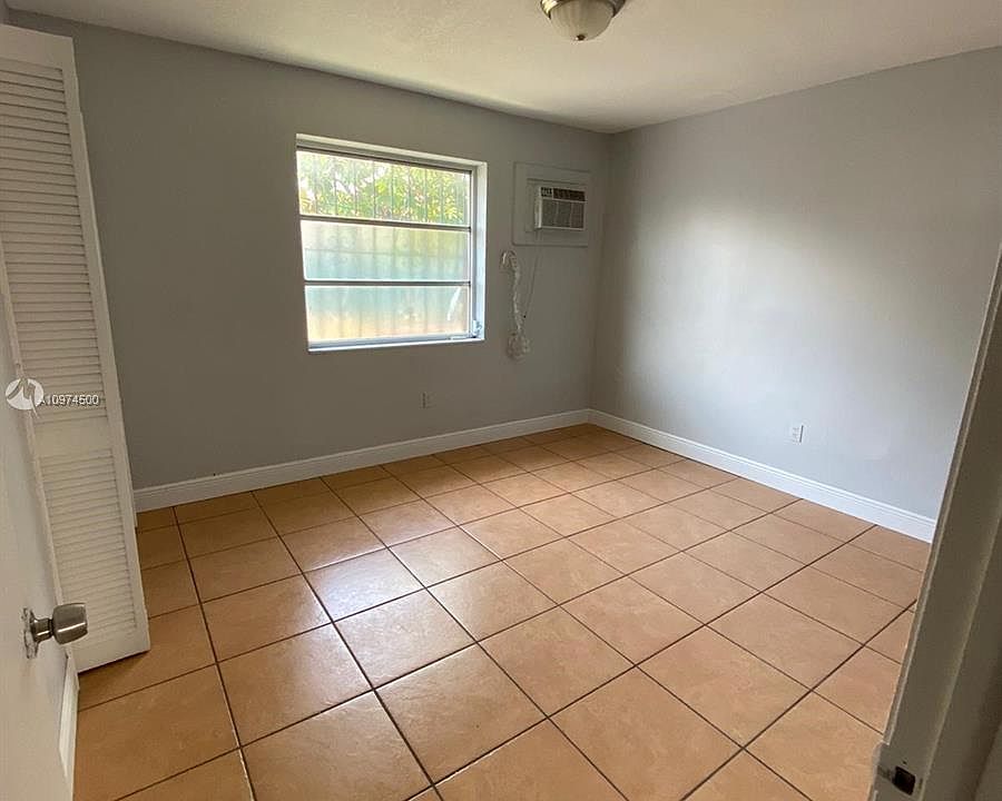 1st image of 1811 NW 18th St #2