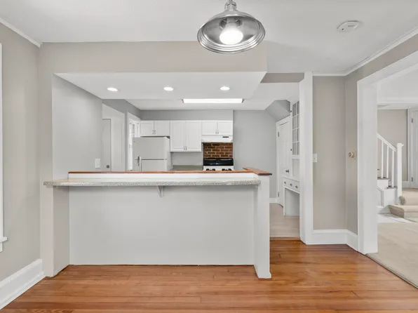 112 Washington Cir, West Hartford, CT 06119