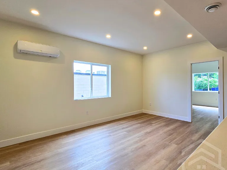 157 Thames St N #1 — Photo 2