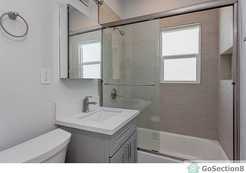 2nd image of 2917 Leeward Ave #B