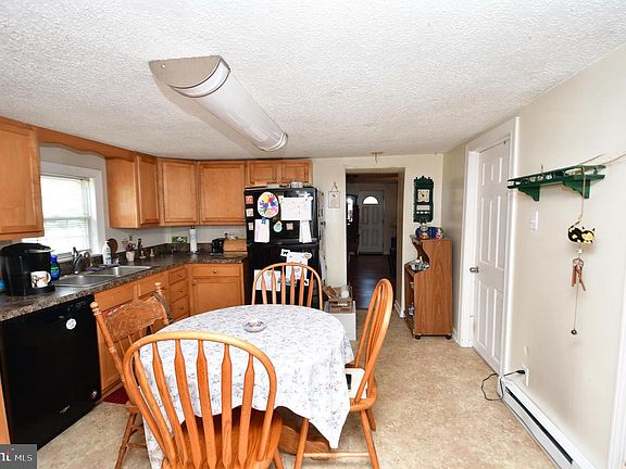 2nd image of 406 Potomac St