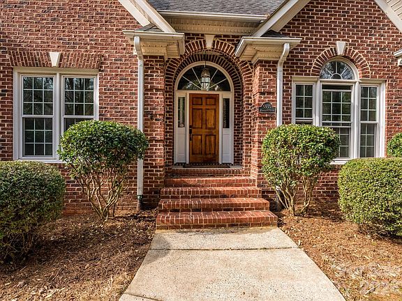 2nd image of 5935 Providence Glen Rd