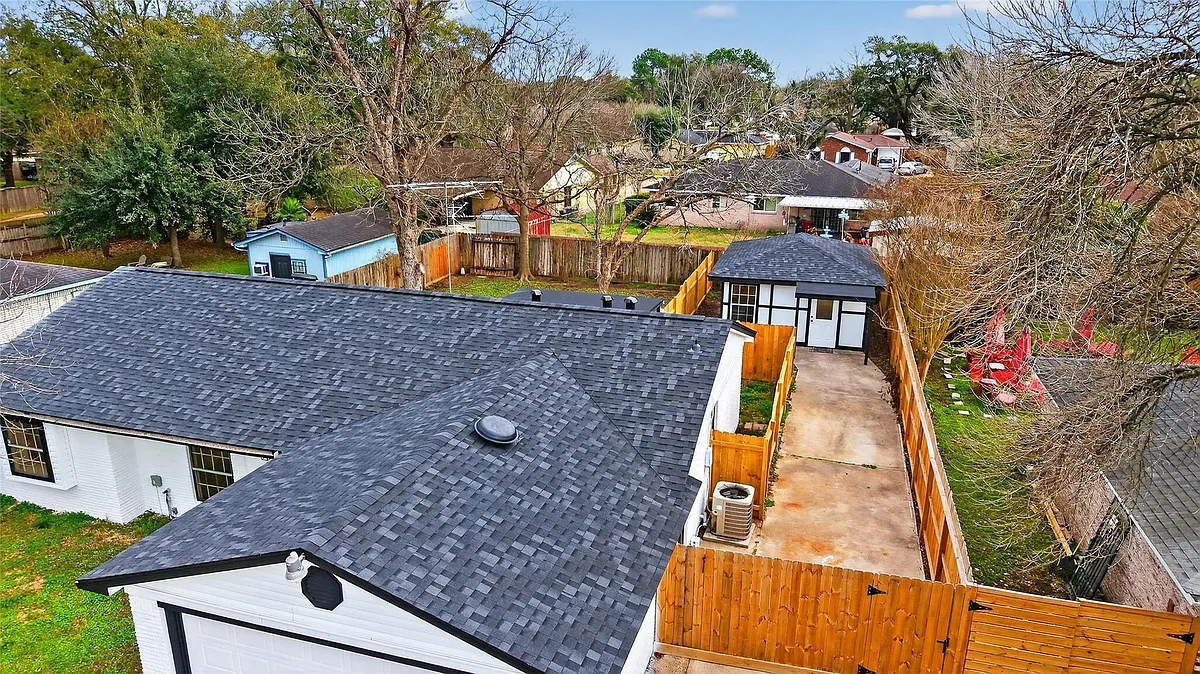 Building Photo - 1307 Saddle Rock Dr