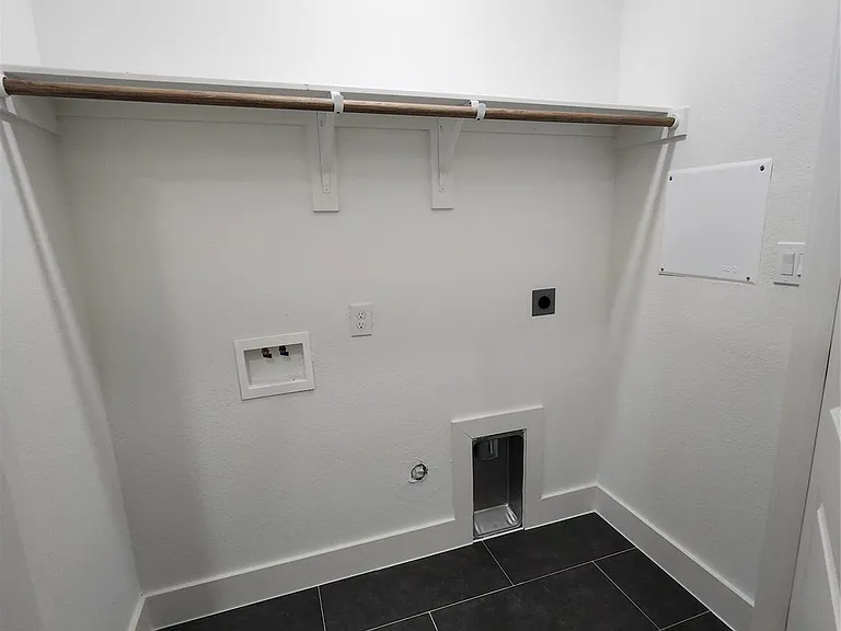 650 Everett St #A/B — Photo 15