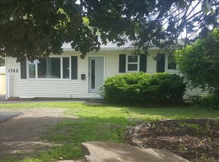 1742 E Ridgeway Ave, Waterloo, IA 50702