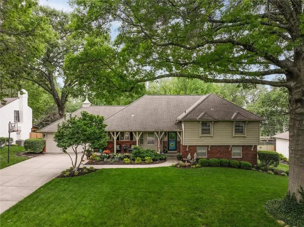 7411 W 100th Pl, Overland Park, KS 66212