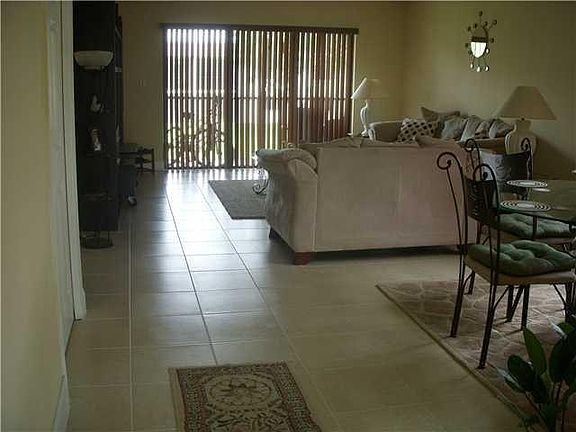 5th image of 16254 Laurel Dr #202