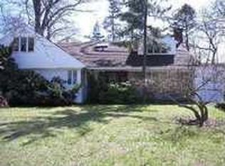 24 Beverly Rd, Great Neck, NY 11021