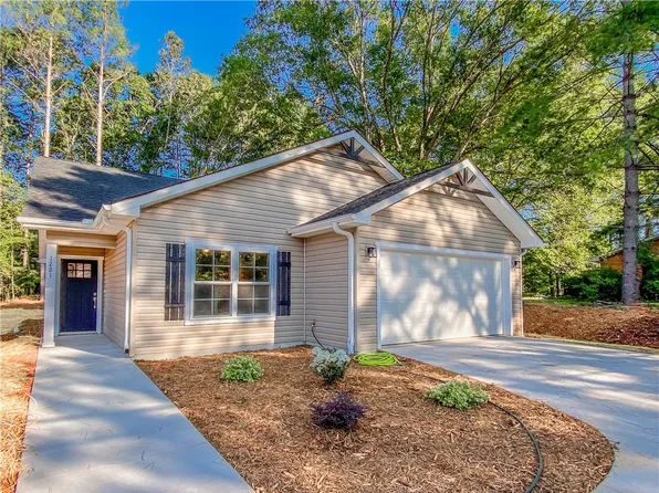 1221 N Catherine St, Walhalla, SC 29691