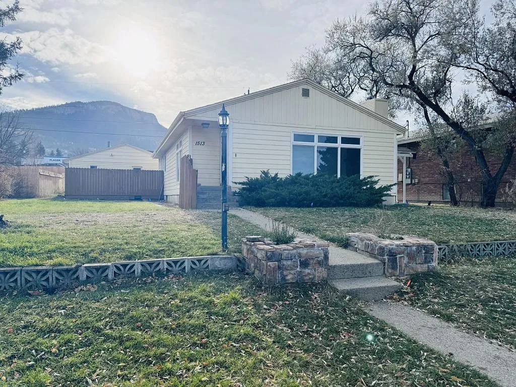 1513 Wilder Ave — Photo 2