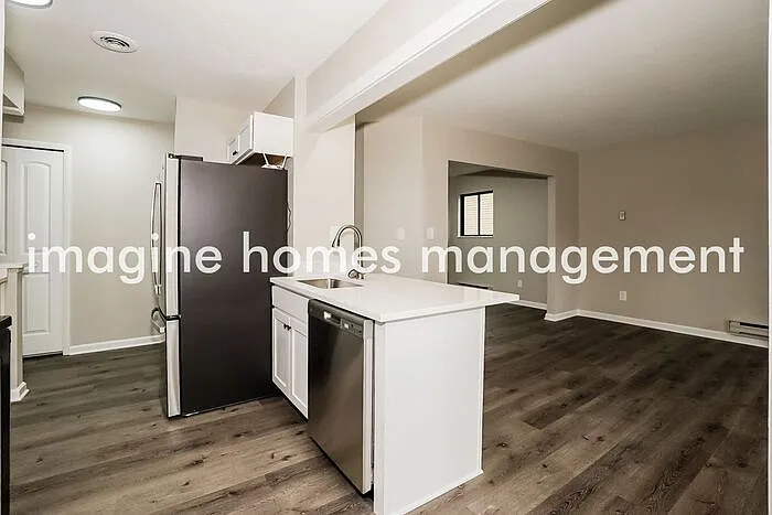 17648 Drake Rd — Photo 5