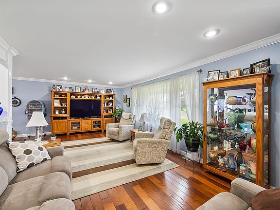 5th image of 1080 Toulon Ave