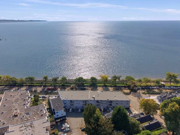 14881 Marine Dr #106, White Rock, BC V4B 1C2