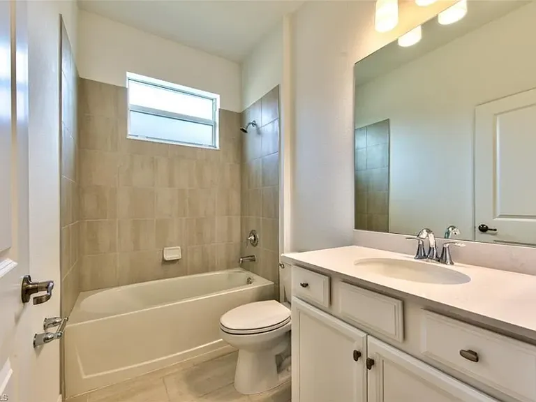 2591 Vine Ave — Photo 5