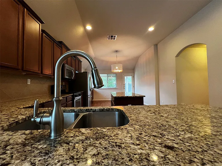 2708 Cottonwood Shores Dr — Photo 14