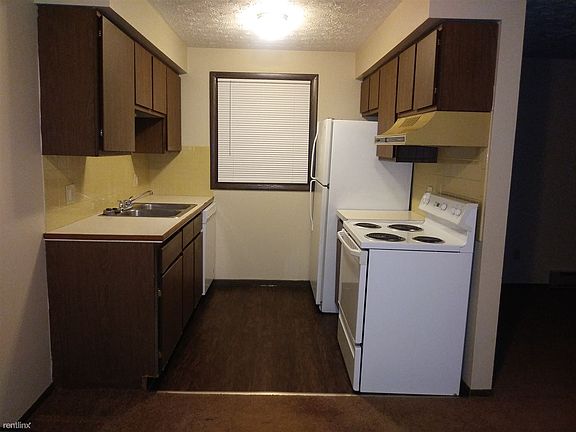 Kitchen-Stove,Refrigerator and Dishwasher