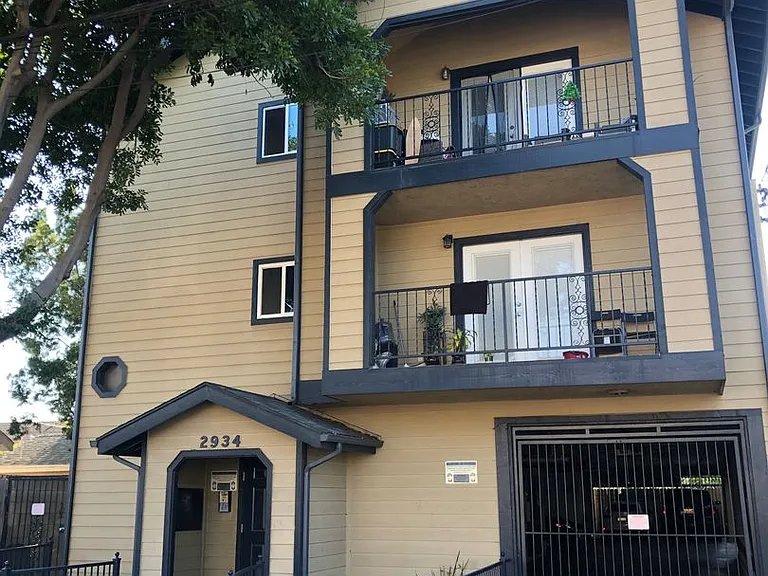 11th St Apts — Photo 1