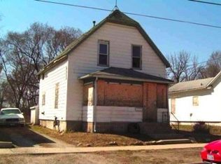 211 Manson St, Waterloo, IA 50703