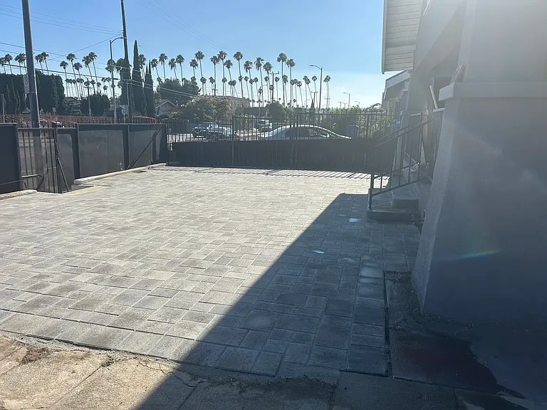 1915 W Vernon Ave — Photo 16
