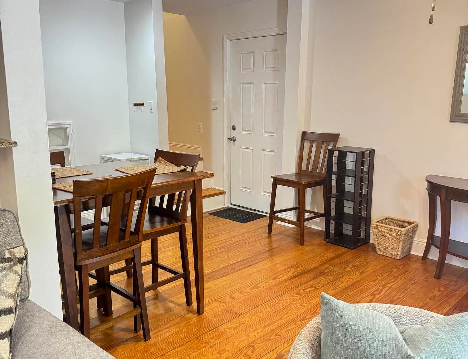 2 bed, 1.5 bath, 1000 sqft, $1,625 — Photo 2
