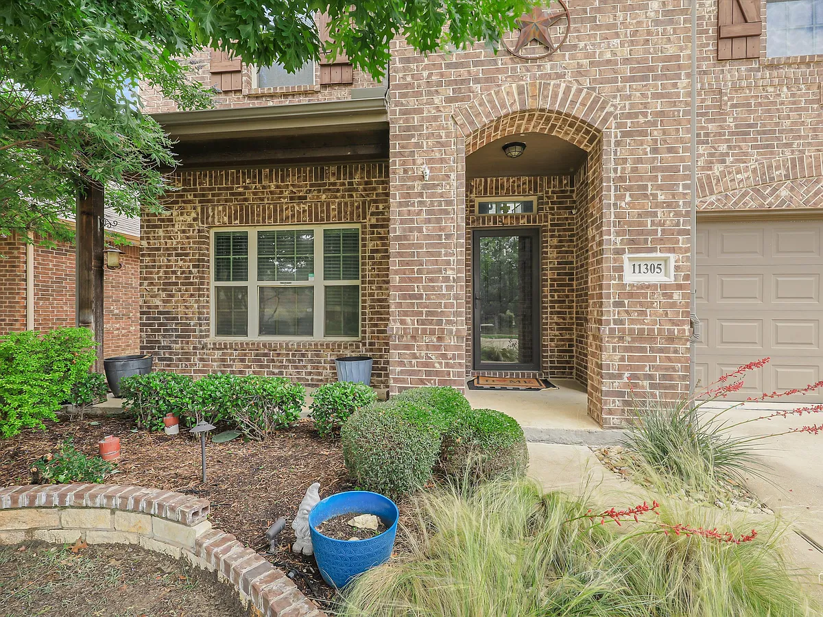 Building Photo - 11305 Amistad Dr