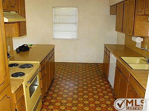 5th image of 1308 Glenwood Cir