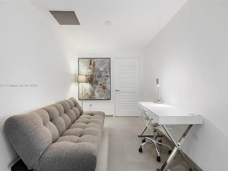 88 SW 7th St #1010 — Photo 15