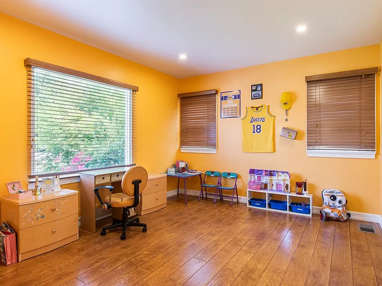 336 W Lexington Dr — Photo 19