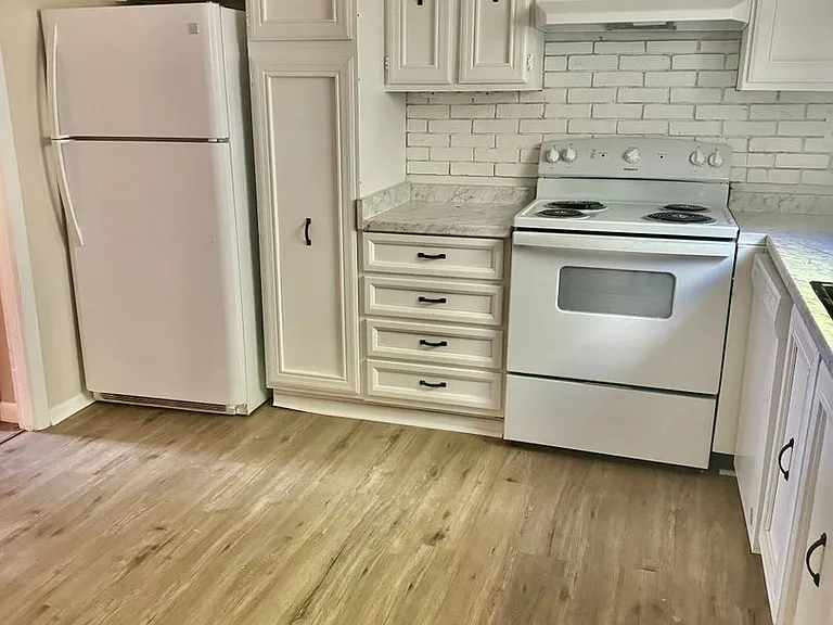 33 Wayside Ct — Photo 4