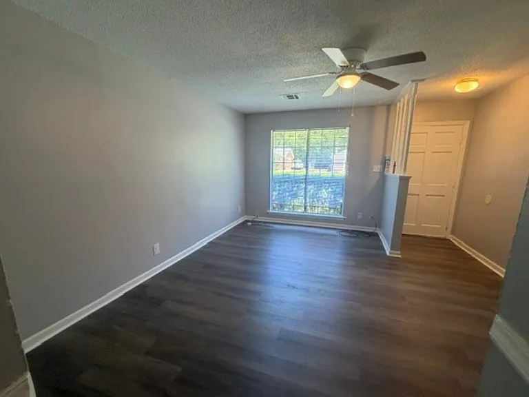 217 Townsend Dr — Photo 7