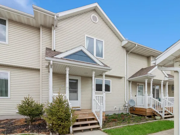 4738 Todd Dr, Ames, IA 50014