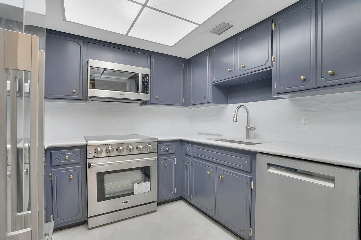 Building Photo - 315 Venetian Dr #8
