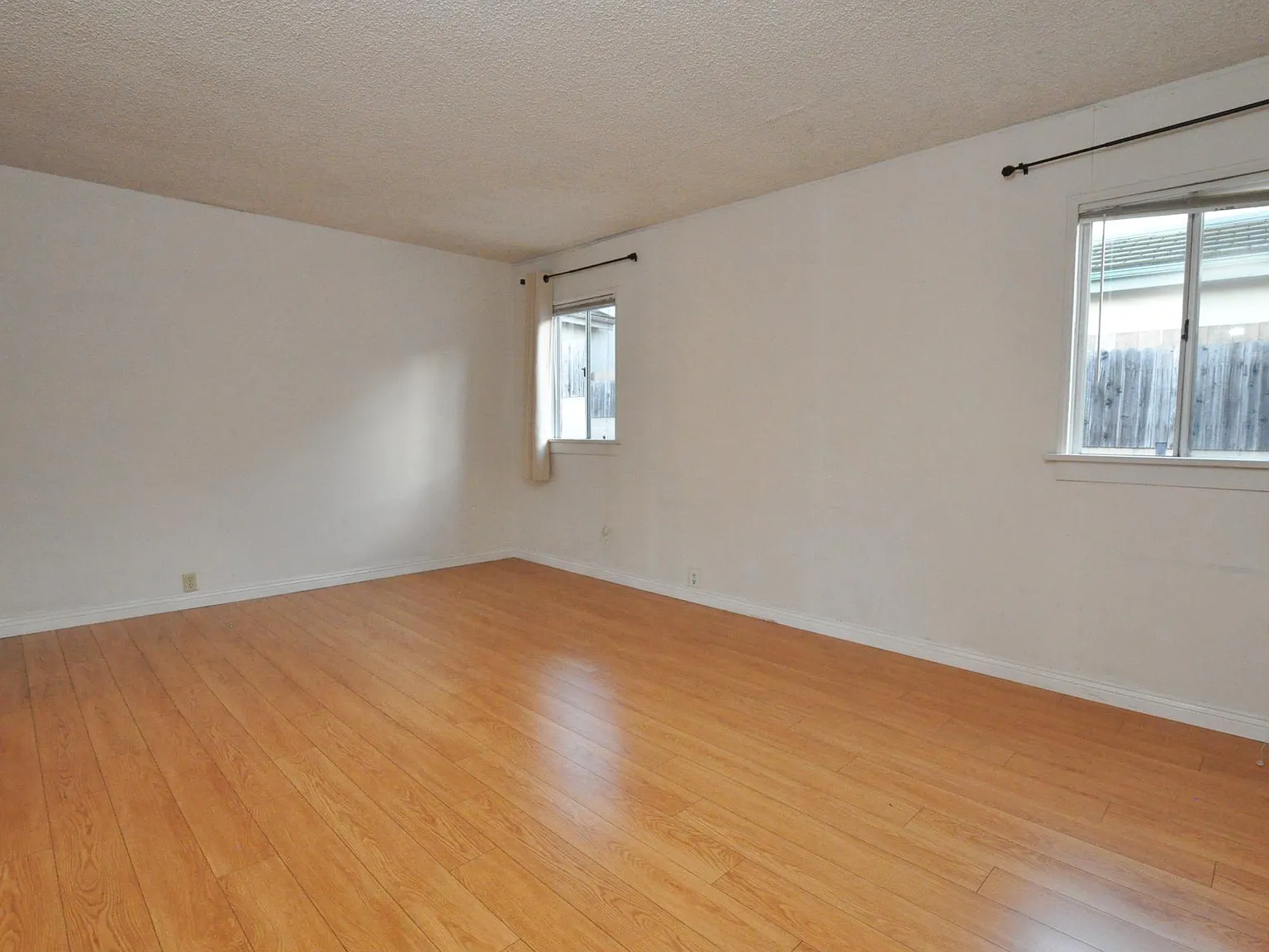 2 bed, 764 sqft, $2,300 — Photo 3