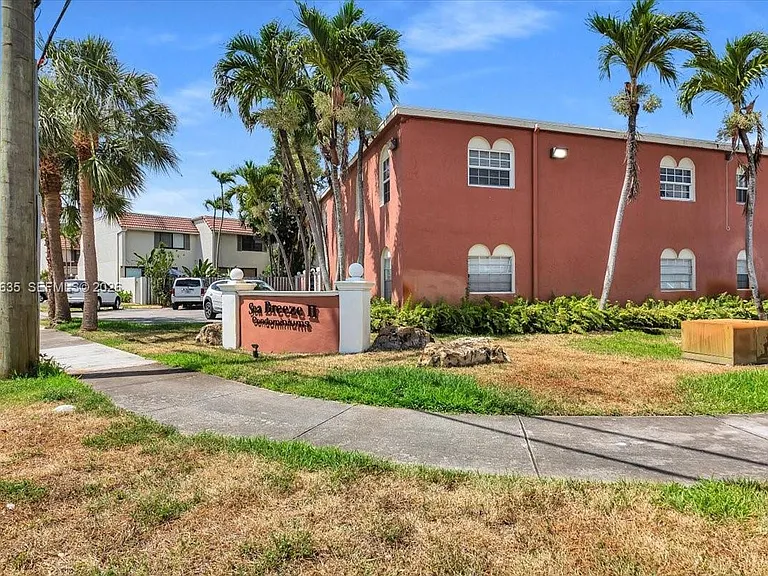 1405 Miami Rd #7 — Photo 33